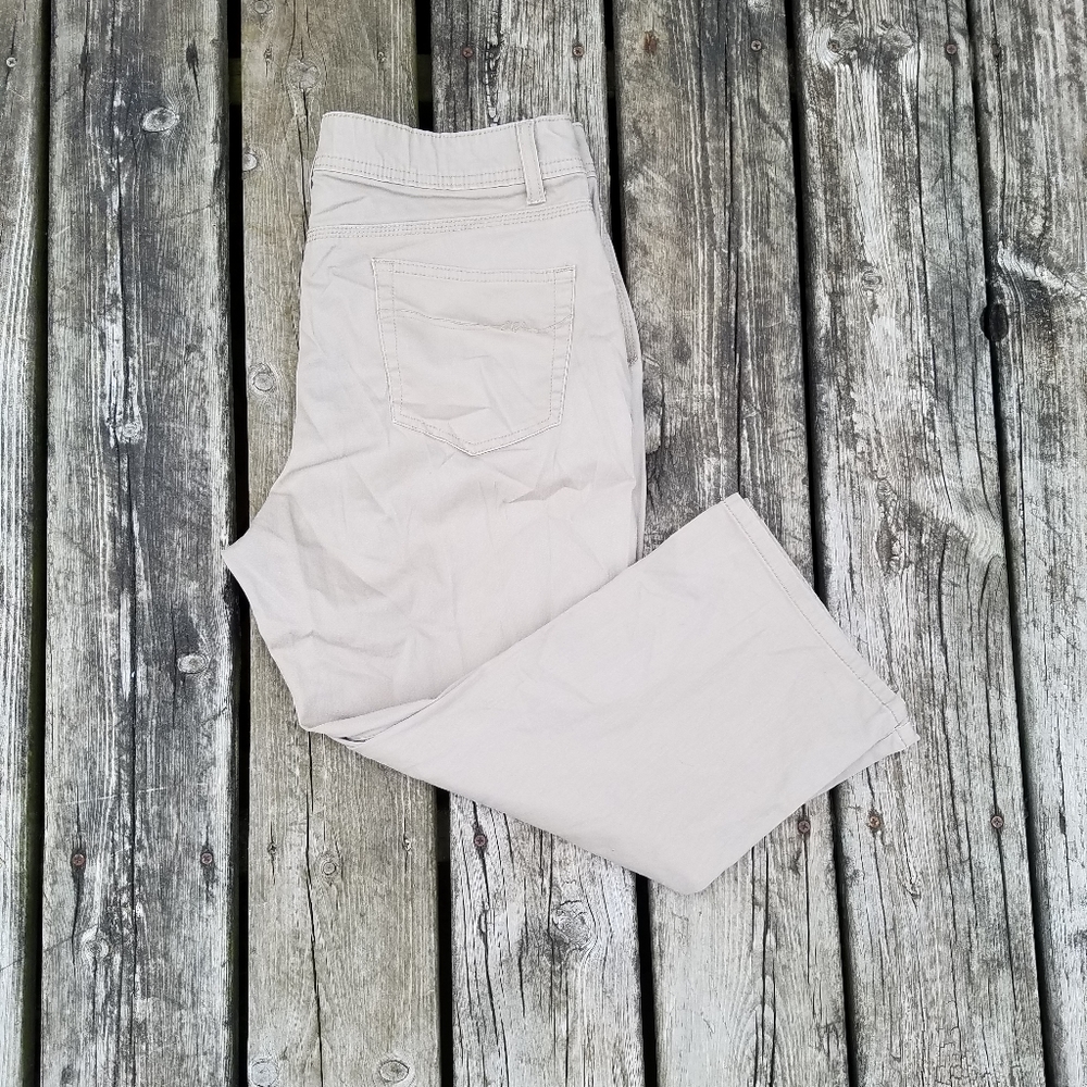 Women's Wrangler tan denim cropped capri jeans